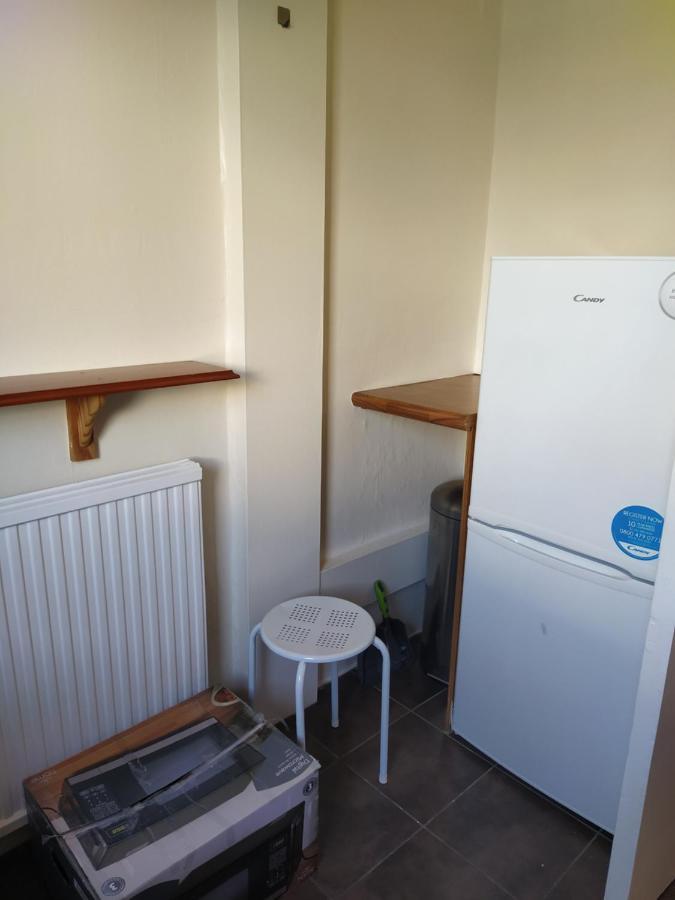 Self Catering 2 Bedroom Flat, Frequent Buses, 1-Minute Walk To Bus Stop, 20 Minutes To City Center Edimburgo Exterior foto